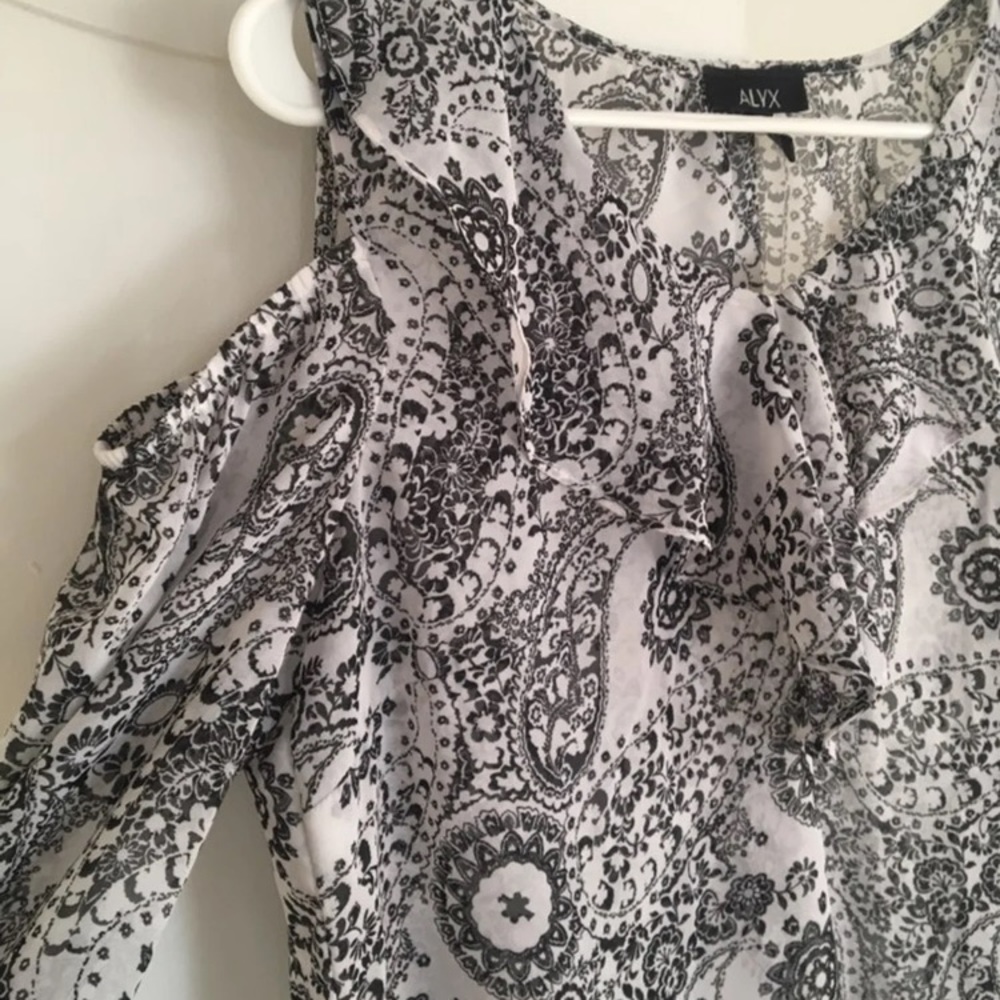 Top - Picture 2 of 4